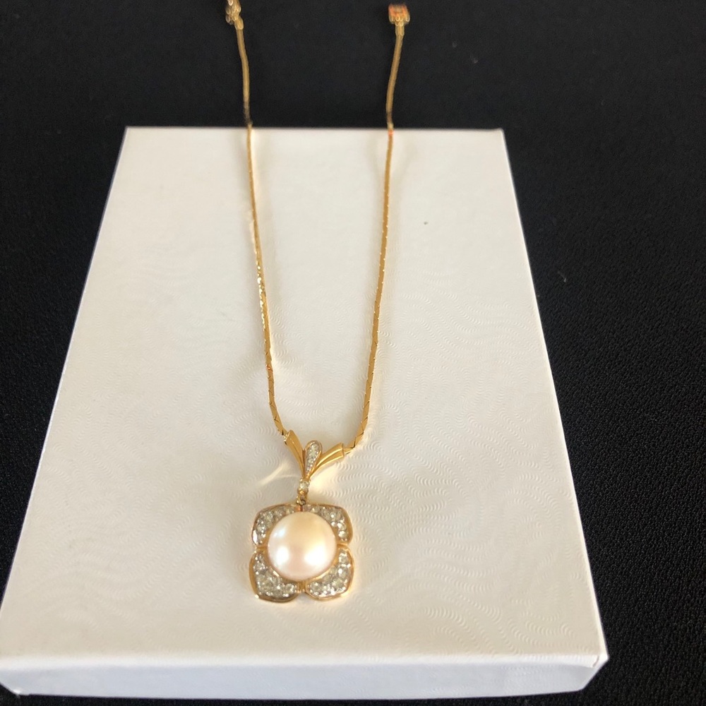 Nina Ricci Gold pearl necklace